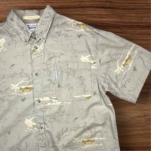 Columbia Riverlodge Men’s Short Sleeve Fishing Shirt. Tan. Size Large